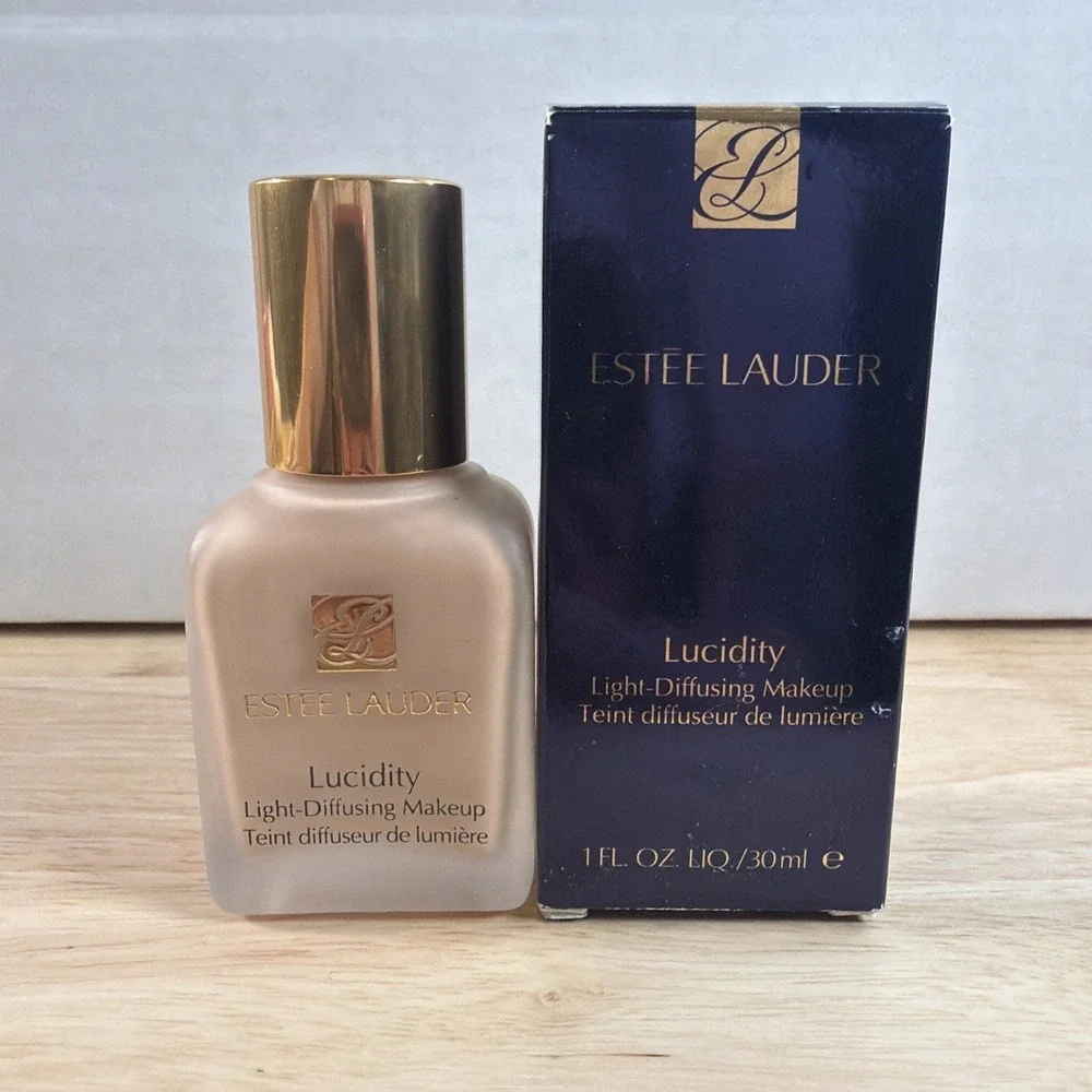 Estee Lauder Lucidity Light Diffusing Makeup 06 IVORY BEIGE/RARE {FREE SHIPPING}
